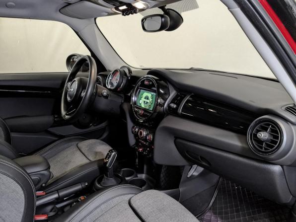 Mini Hatch III (F55/F56) Рестайлинг с пробегом 2019 года, цена 1 850 000 рублей, 107800 км, хэтчбек, Автокод Объявления