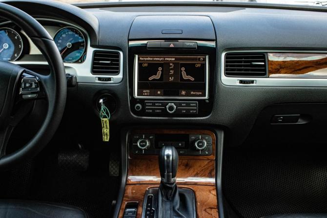 Volkswagen Touareg II с пробегом 2010 года, цена 1 739 000 рублей, 242446 км, внедорожник, Автокод Объявления