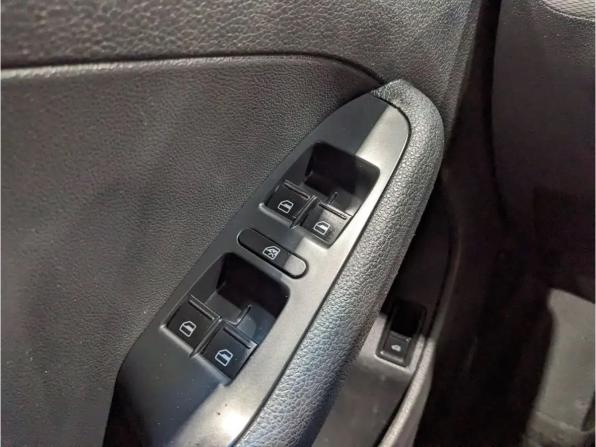 Volkswagen Jetta VI Рестайлинг с пробегом 2014 года, цена 850 000 рублей, 246000 км, седан, Автокод Объявления
