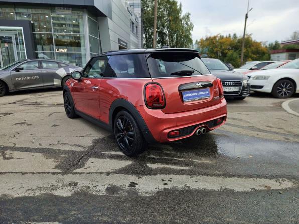 Mini Hatch III (F55/F56) Рестайлинг с пробегом 2020 года, цена 2 500 000 рублей, 94604 км, хэтчбек, Автокод Объявления