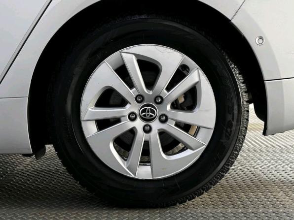 Toyota Prius IV (XW50) с пробегом 2017 года, цена 1 680 000 рублей, 152000 км, лифтбек, Автокод Объявления