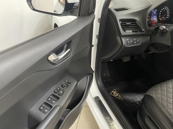 Hyundai Solaris II Рестайлинг с пробегом 2021 года, цена 1 649 000 рублей, 52617 км, седан, Автокод Объявления