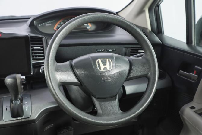 Honda Freed II с пробегом 2017 года, цена 1 599 000 рублей, 73000 км, компактвэн, Автокод Объявления