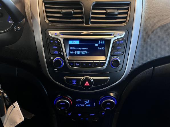 Hyundai Solaris I Рестайлинг с пробегом 2016 года, цена 987 000 рублей, 206238 км, седан, Автокод Объявления