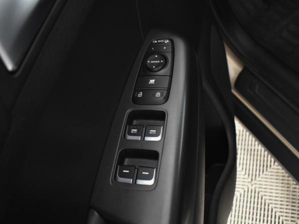 Kia Sportage IV Рестайлинг с пробегом 2018 года, цена 2 147 900 рублей, 74242 км, внедорожник, Автокод Объявления