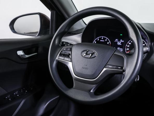 Hyundai Solaris II Рестайлинг с пробегом 2022 года, цена 1 700 000 рублей, 73163 км, седан, Автокод Объявления