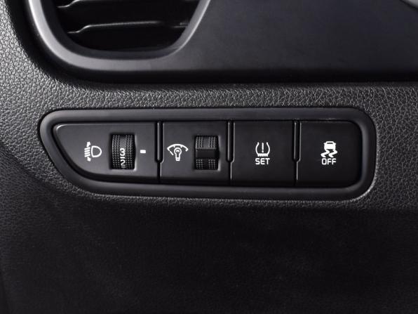 Kia Rio IV Рестайлинг с пробегом 2022 года, цена 1 654 999 рублей, 78050 км, седан, Автокод Объявления