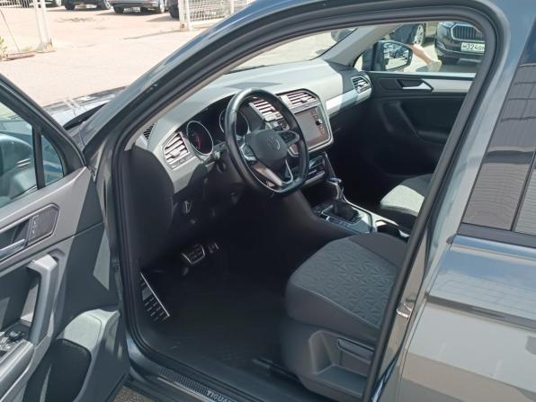 Volkswagen Tiguan II Рестайлинг с пробегом 2021 года, цена 2 317 000 рублей, 135000 км, внедорожник, Автокод Объявления
