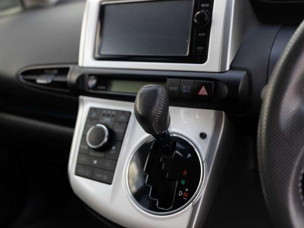 Toyota Wish II Рестайлинг с пробегом 2014 года, цена 1 550 000 рублей, 101991 км, минивэн, Автокод Объявления