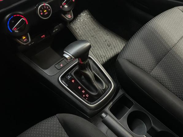 Kia Rio IV Рестайлинг с пробегом 2021 года, цена 1 720 000 рублей, 55000 км, хэтчбек, Автокод Объявления