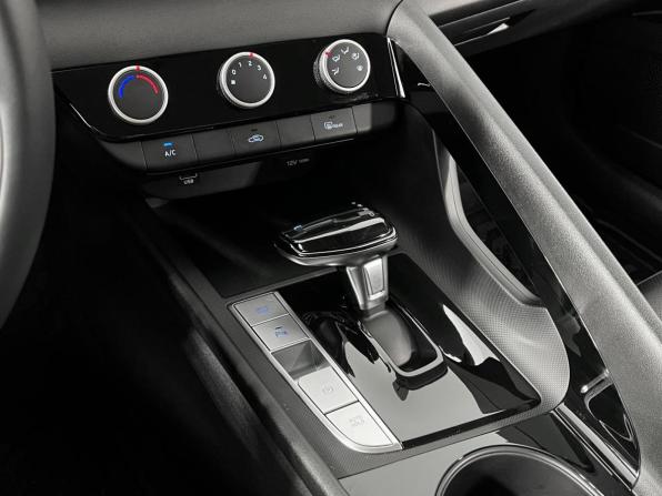 Hyundai Elantra VII (CN7) Рестайлинг с пробегом 2025 года, цена 2 310 000 рублей, 15750 км, седан, Автокод Объявления