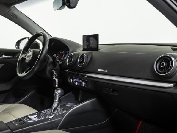 Audi A3 III (8V) Рестайлинг с пробегом 2017 года, цена 2 120 000 рублей, 89018 км, седан, Автокод Объявления