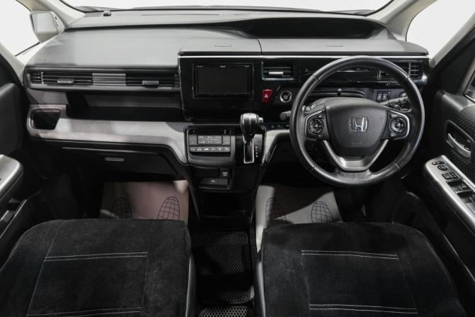 Honda Stepwgn V Рестайлинг с пробегом 2021 года, цена 2 629 000 рублей, 63400 км, минивэн, Автокод Объявления
