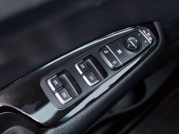Kia Optima IV Рестайлинг с пробегом 2018 года, цена 2 043 700 рублей, 119156 км, седан, Автокод Объявления