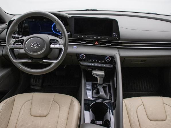 Hyundai Elantra VII (CN7) с пробегом 2022 года, цена 2 210 000 рублей, 75480 км, седан, Автокод Объявления