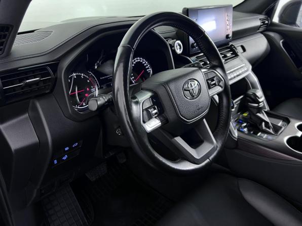 Toyota Land Cruiser 300 Series с пробегом 2023 года, цена 8 599 000 рублей, 141938 км, внедорожник, Автокод Объявления