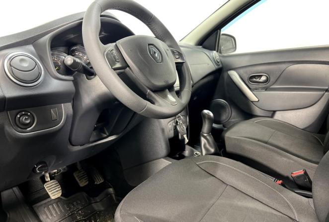 Renault Sandero II с пробегом 2015 года, цена 710 000 рублей, 211237 км, хэтчбек, Автокод Объявления