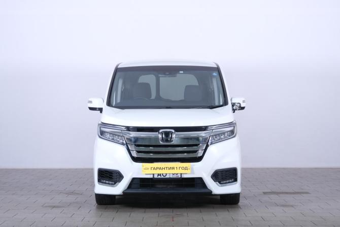 Honda Stepwgn V Рестайлинг с пробегом 2018 года, цена 2 299 000 рублей, 110000 км, минивэн, Автокод Объявления