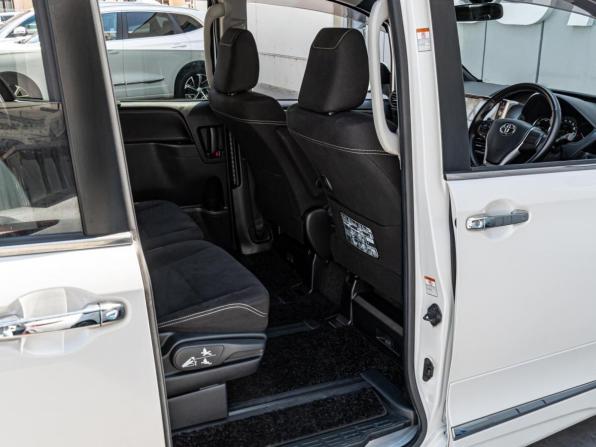 Toyota Esquire I с пробегом 2015 года, цена 2 240 000 рублей, 145707 км, минивэн, Автокод Объявления
