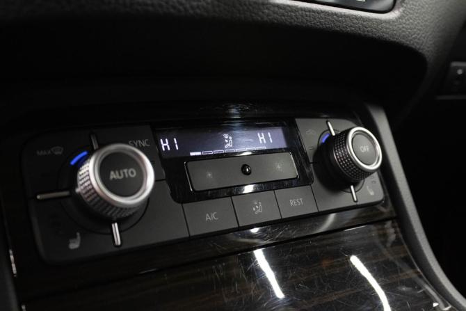 Volkswagen Touareg II Рестайлинг с пробегом 2017 года, цена 2 800 000 рублей, 189657 км, внедорожник, Автокод Объявления