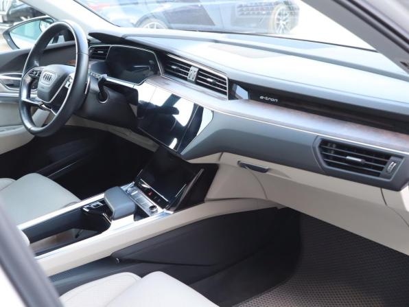 Audi e-tron I с пробегом 2019 года, цена 3 950 000 рублей, 68100 км, внедорожник, Автокод Объявления