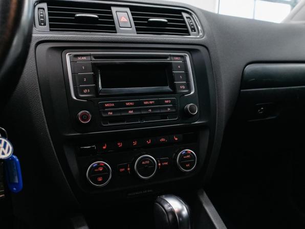 Volkswagen Jetta VI Рестайлинг с пробегом 2014 года, цена 990 000 рублей, 111362 км, седан, Автокод Объявления