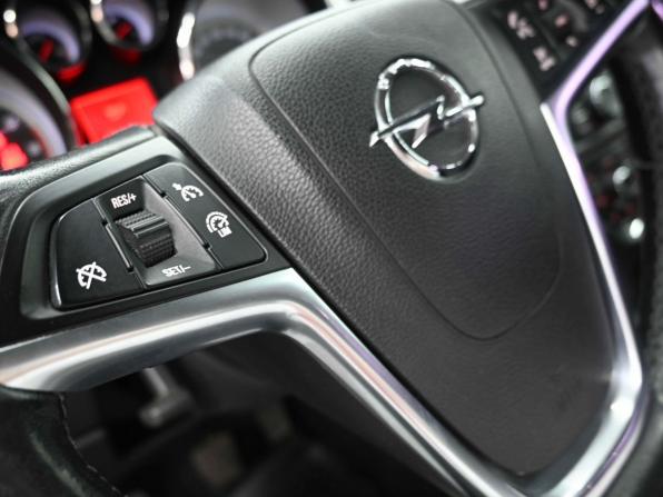 Opel Astra J Рестайлинг с пробегом 2012 года, цена 729 900 рублей, 200000 км, хэтчбек, Автокод Объявления