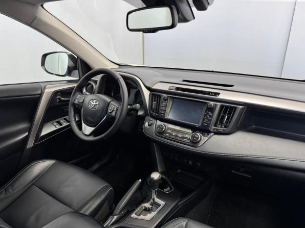 Toyota RAV4 IV (XA40) Рестайлинг с пробегом 2017 года, цена 2 330 000 рублей, 181431 км, внедорожник, Автокод Объявления