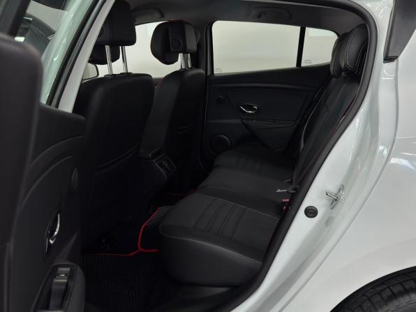 Renault Megane III Рестайлинг с пробегом 2013 года, цена 710 000 рублей, 202000 км, хэтчбек, Автокод Объявления
