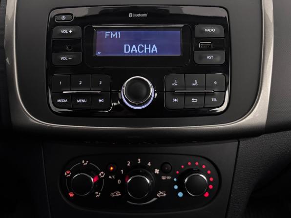 Renault Logan II Рестайлинг с пробегом 2022 года, цена 1 375 000 рублей, 31111 км, седан, Автокод Объявления