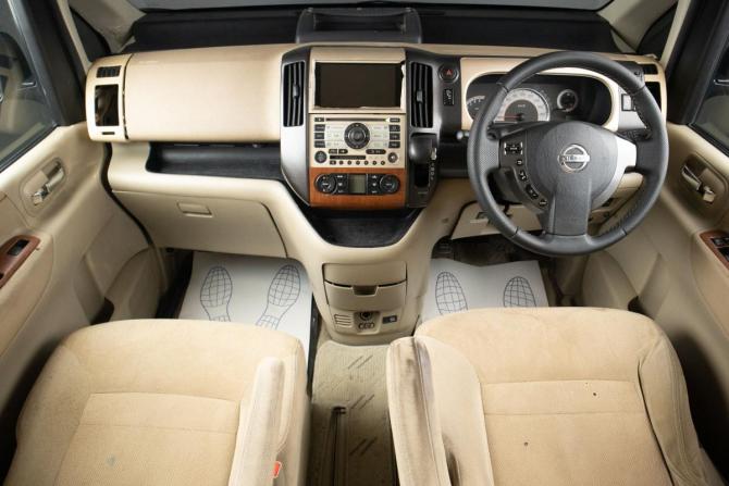 Nissan Serena III (C25) с пробегом 2006 года, цена 949 000 рублей, 297319 км, минивэн, Автокод Объявления
