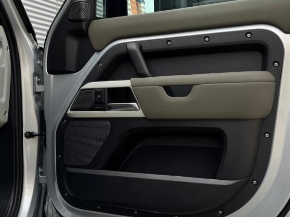 Land Rover Defender II с пробегом 2021 года, цена 5 500 000 рублей, 101265 км, внедорожник, Автокод Объявления