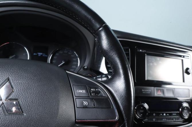 Mitsubishi Outlander III Рестайлинг 2 с пробегом 2016 года, цена 1 659 000 рублей, 214000 км, внедорожник, Автокод Объявления
