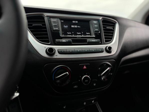 Hyundai Solaris II с пробегом 2017 года, цена 950 000 рублей, 144676 км, седан, Автокод Объявления