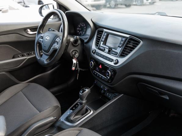Hyundai Solaris II с пробегом 2018 года, цена 1 478 000 рублей, 120126 км, седан, Автокод Объявления