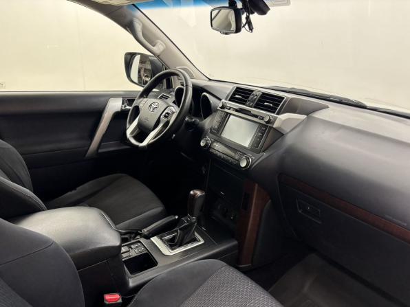 Toyota Land Cruiser Prado 150 Series Рестайлинг 1 с пробегом 2015 года, цена 3 079 000 рублей, 270265 км, внедорожник, Автокод Объявления