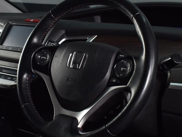 Honda Jade I с пробегом 2015 года, цена 1 399 995 рублей, 177467 км, компактвэн, Автокод Объявления