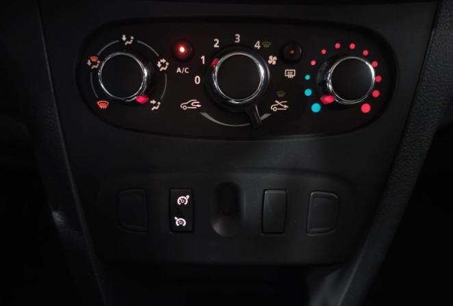Renault Sandero II с пробегом 2016 года, цена 980 000 рублей, 121290 км, хэтчбек, Автокод Объявления
