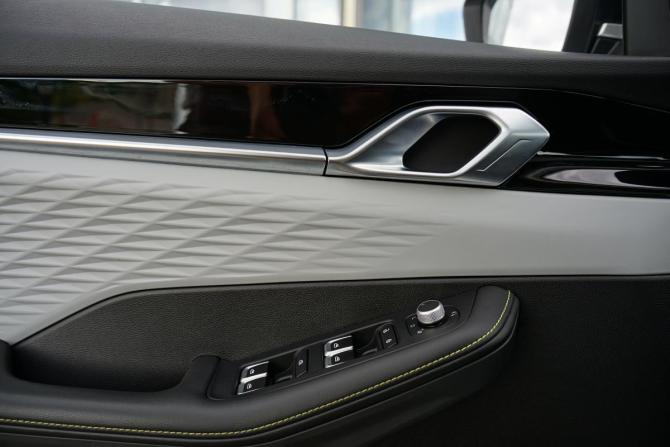 Geely Coolray I Рестайлинг с пробегом 2023 года, цена 2 290 000 рублей, 17000 км, внедорожник, Автокод Объявления