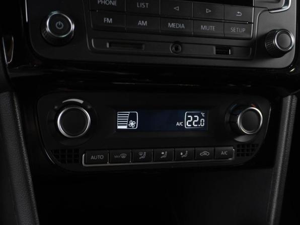 Volkswagen Polo V Рестайлинг с пробегом 2016 года, цена 969 000 рублей, 231716 км, седан, Автокод Объявления