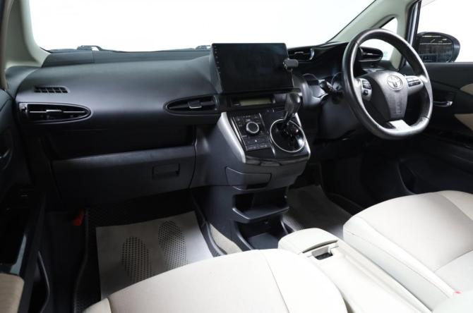 Toyota Wish II Рестайлинг с пробегом 2013 года, цена 1 559 000 рублей, 180000 км, минивэн, Автокод Объявления