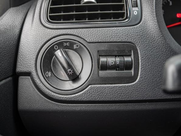 Volkswagen Polo V Рестайлинг с пробегом 2016 года, цена 860 000 рублей, 234243 км, седан, Автокод Объявления
