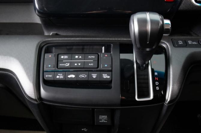 Honda Stepwgn V с пробегом 2017 года, цена 2 149 000 рублей, 146000 км, минивэн, Автокод Объявления