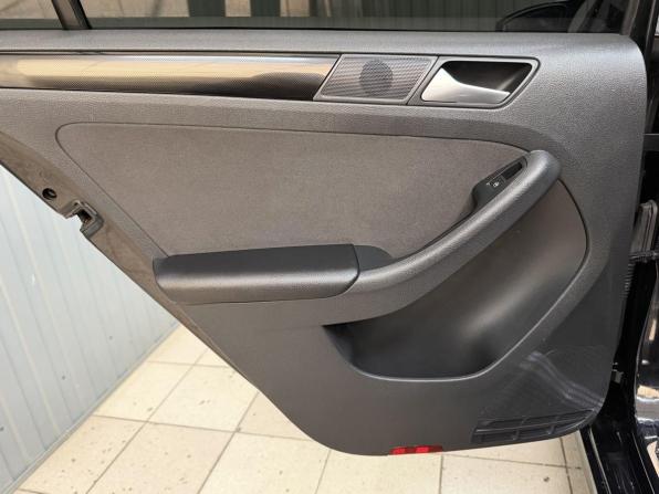 Volkswagen Jetta VI с пробегом 2013 года, цена 1 060 000 рублей, 193338 км, седан, Автокод Объявления