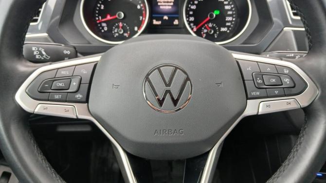 Volkswagen Tiguan II Рестайлинг с пробегом 2021 года, цена 3 340 000 рублей, 45825 км, внедорожник, Автокод Объявления