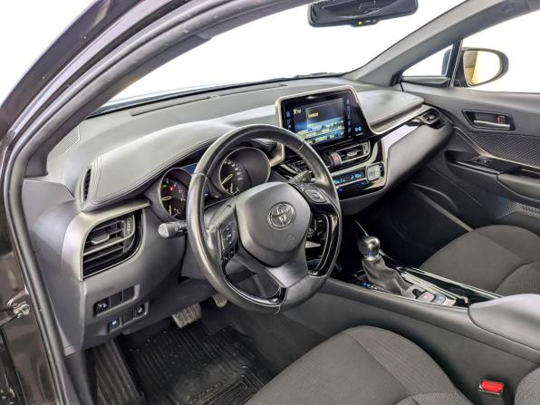 Toyota C-HR I с пробегом 2019 года, цена 2 650 000 рублей, 46448 км, внедорожник, Автокод Объявления