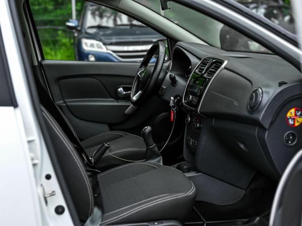 Renault Sandero II Рестайлинг с пробегом 2020 года, цена 995 000 рублей, 122479 км, хэтчбек, Автокод Объявления