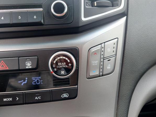 Hyundai H-1 II Рестайлинг 2 с пробегом 2020 года, цена 3 356 000 рублей, 250894 км, минивэн, Автокод Объявления