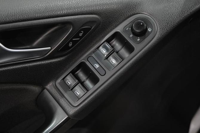Volkswagen Golf VI с пробегом 2011 года, цена 679 000 рублей, 142000 км, хэтчбек, Автокод Объявления