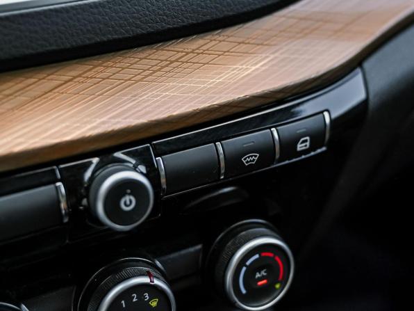 Lada (ВАЗ) Vesta I Рестайлинг (NG) с пробегом 2024 года, цена 1 299 000 рублей, 33809 км, седан, Автокод Объявления